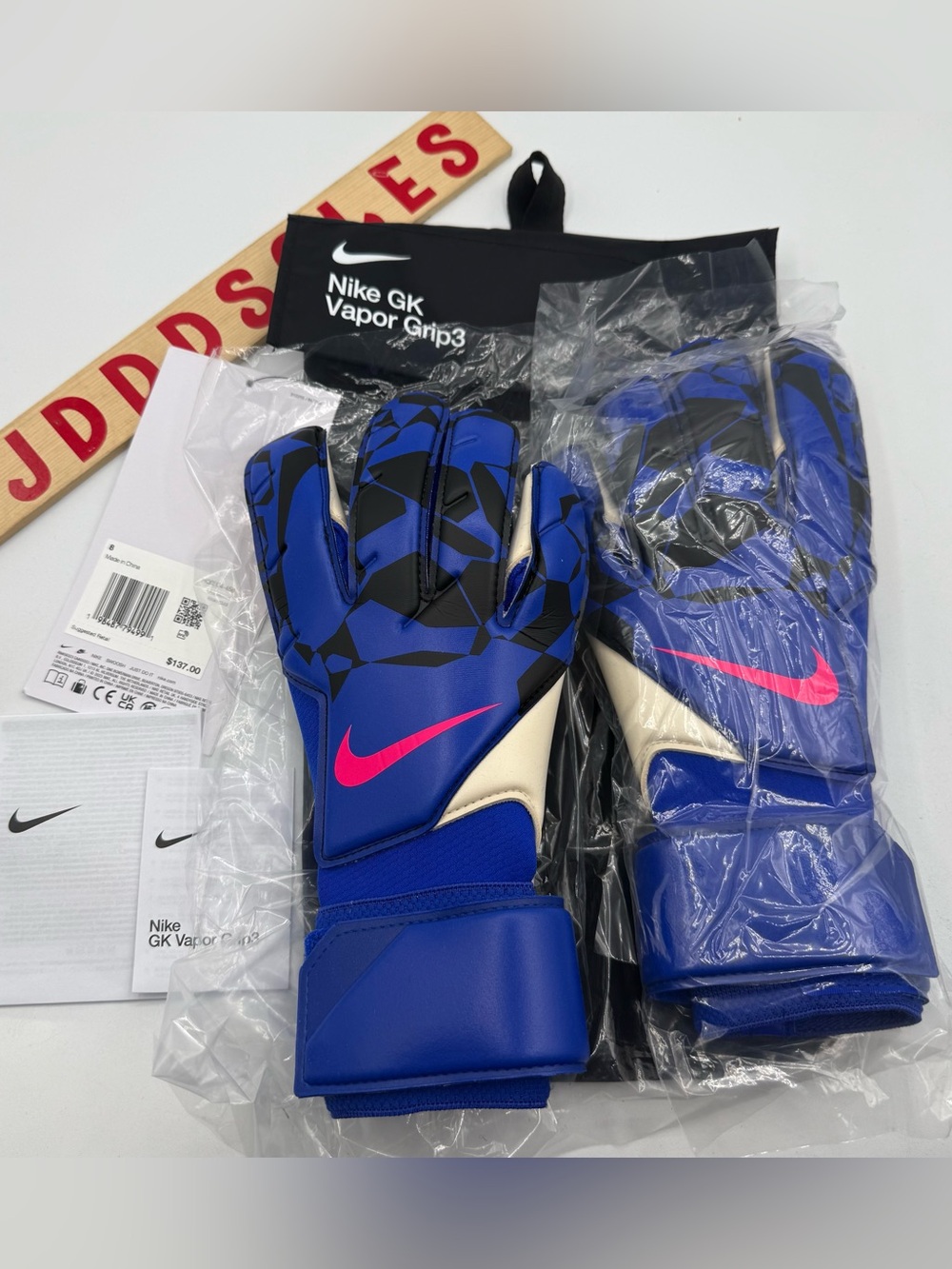 Nike Vapor Grip3 Goalkeeper Soccer Gloves Racer Blue HQ0304-458 Size 8 NWT

New
